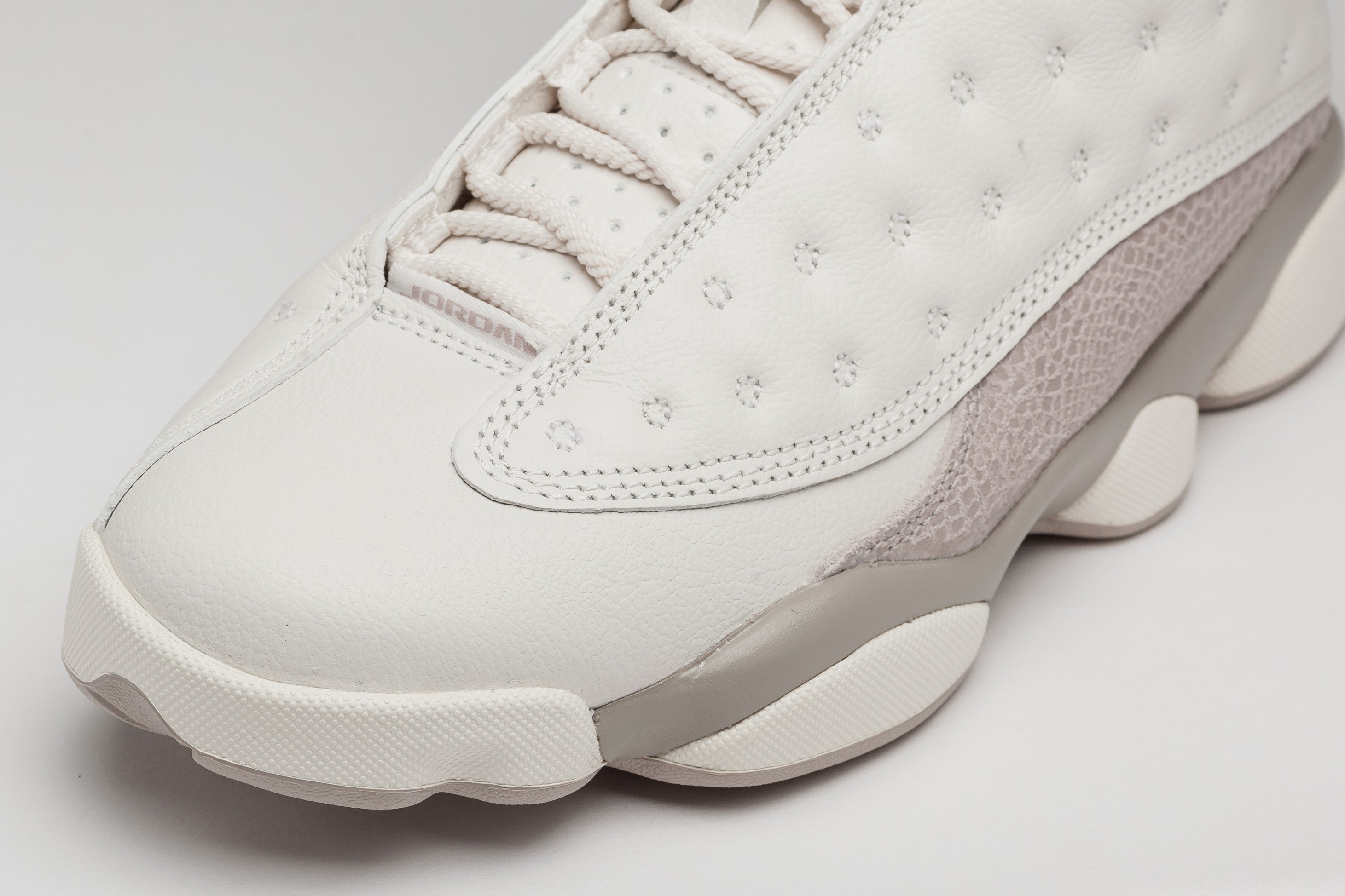 WMNS 13 Retro