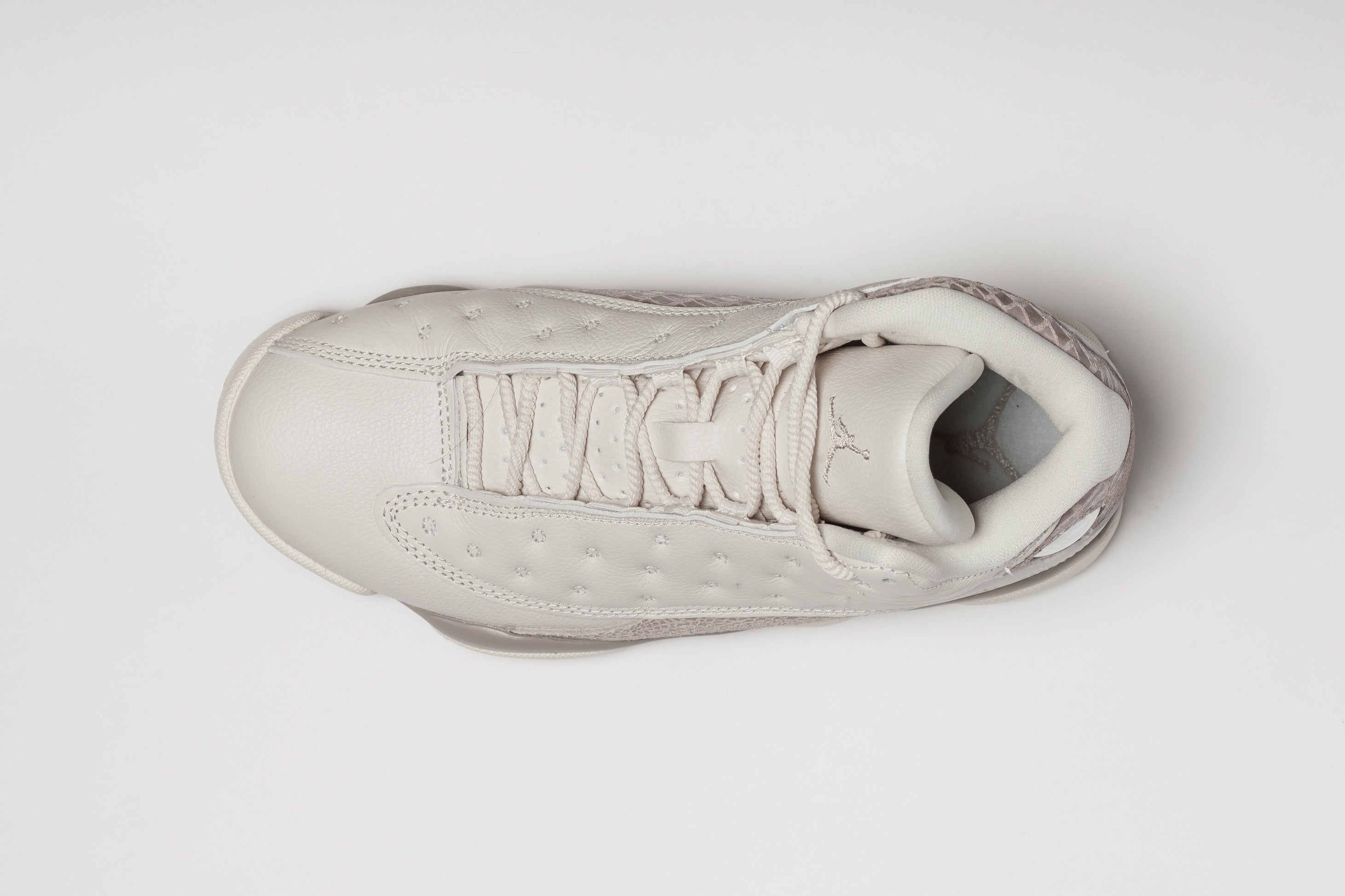 WMNS 13 Retro