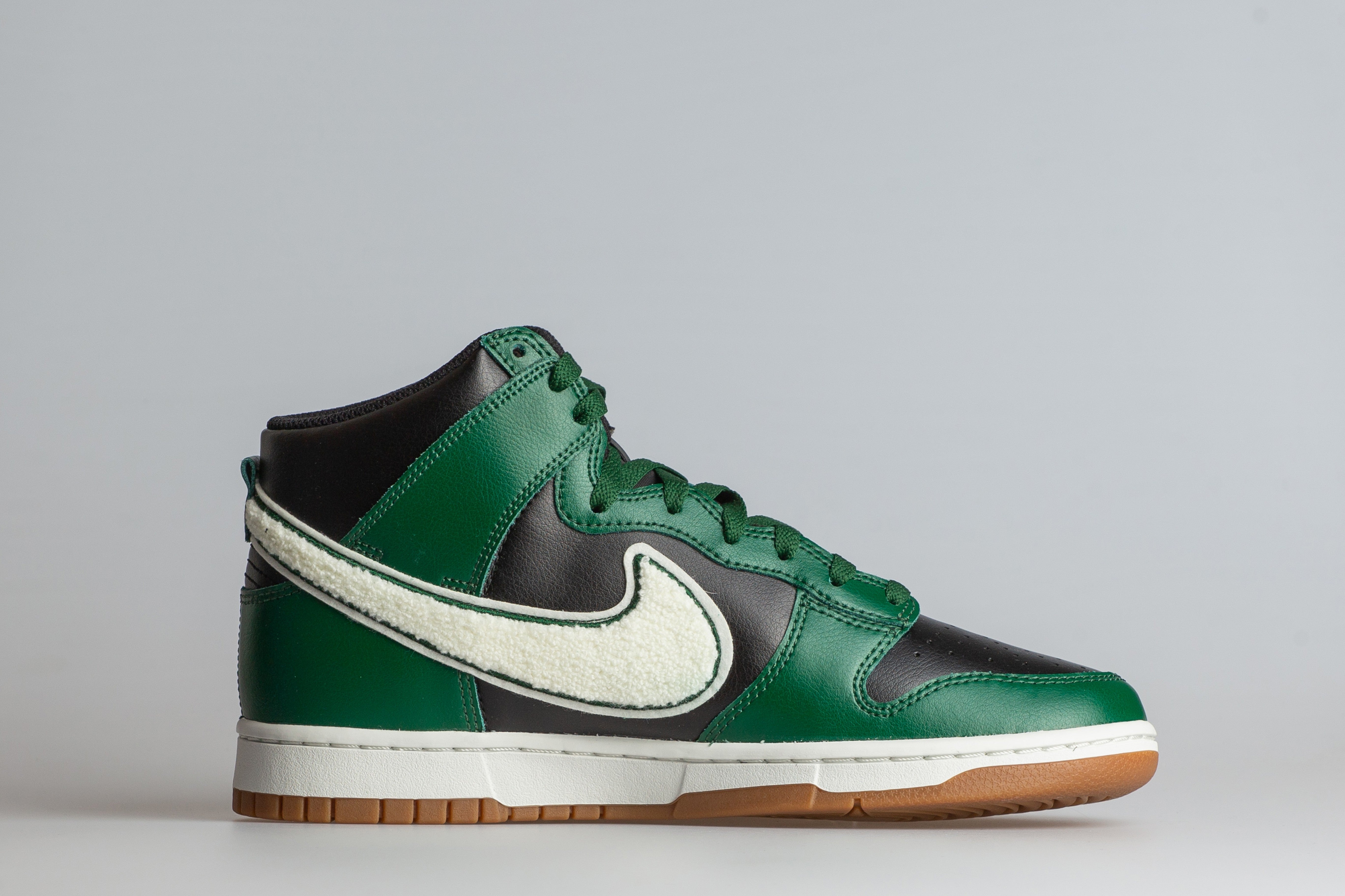 Dunk Hi Retro University
