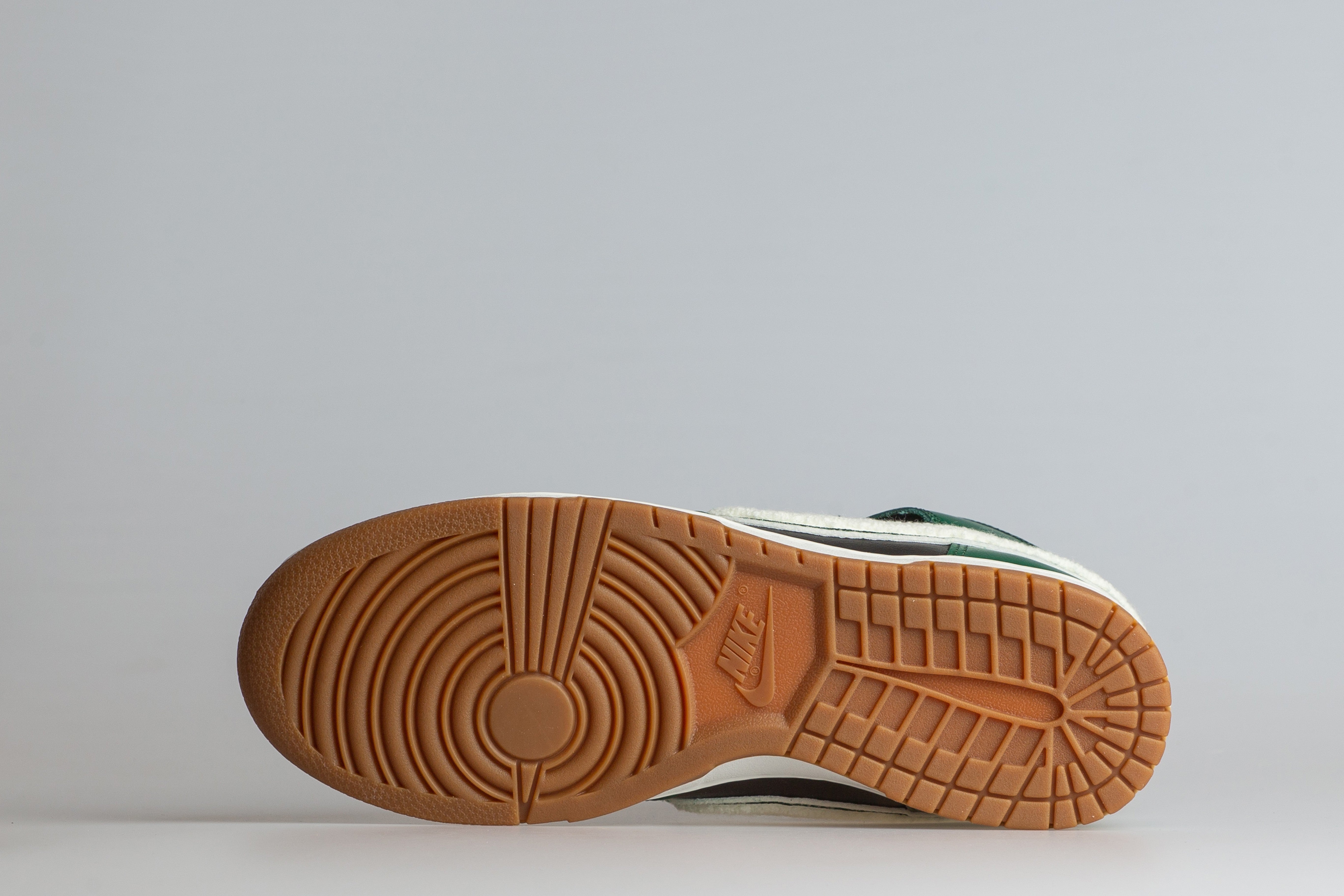 Dunk Hi Retro University