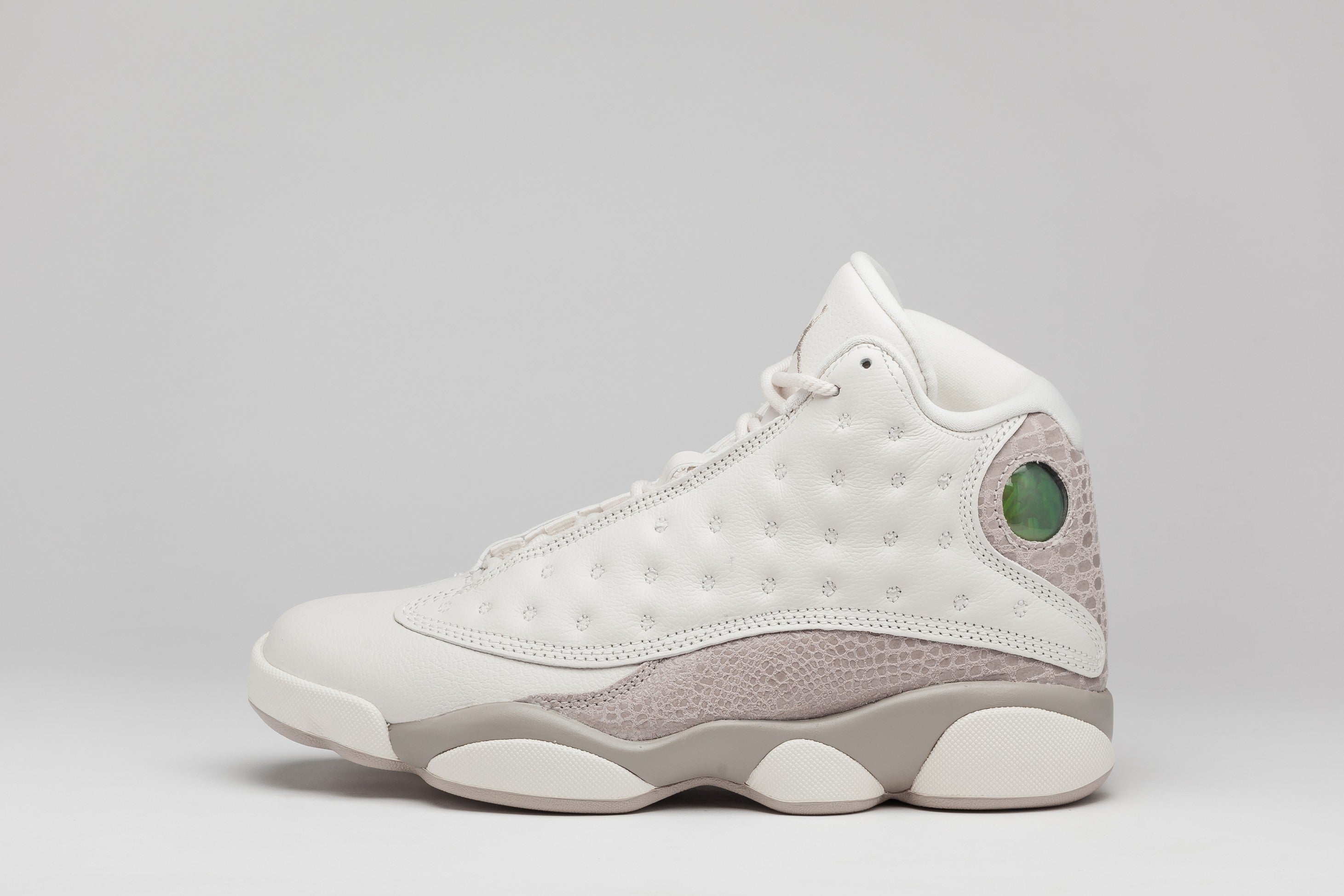 WMNS 13 Retro