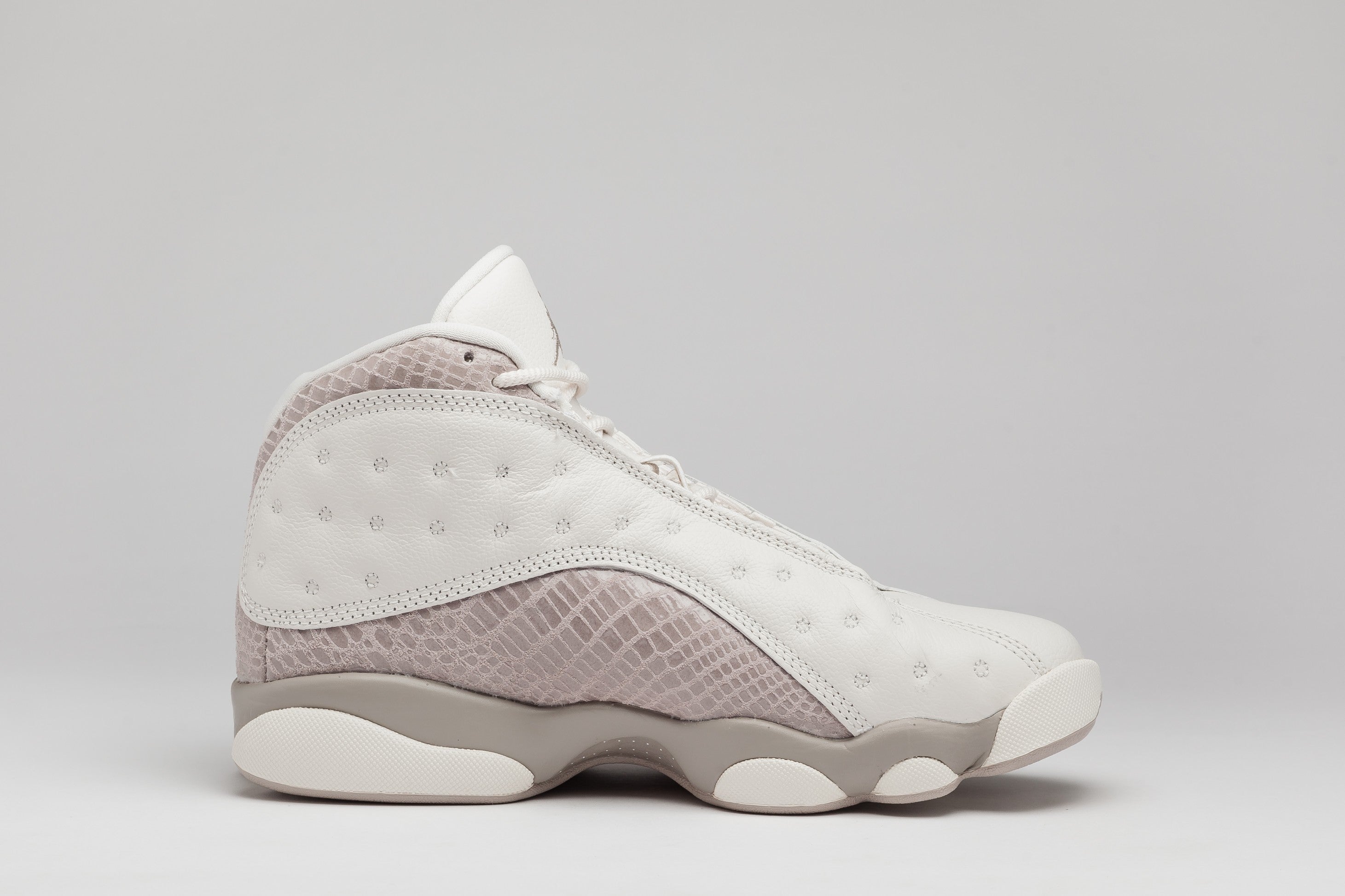 WMNS 13 Retro