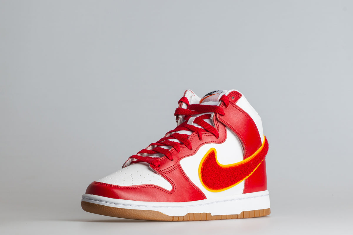 Dunk Hi Retro University