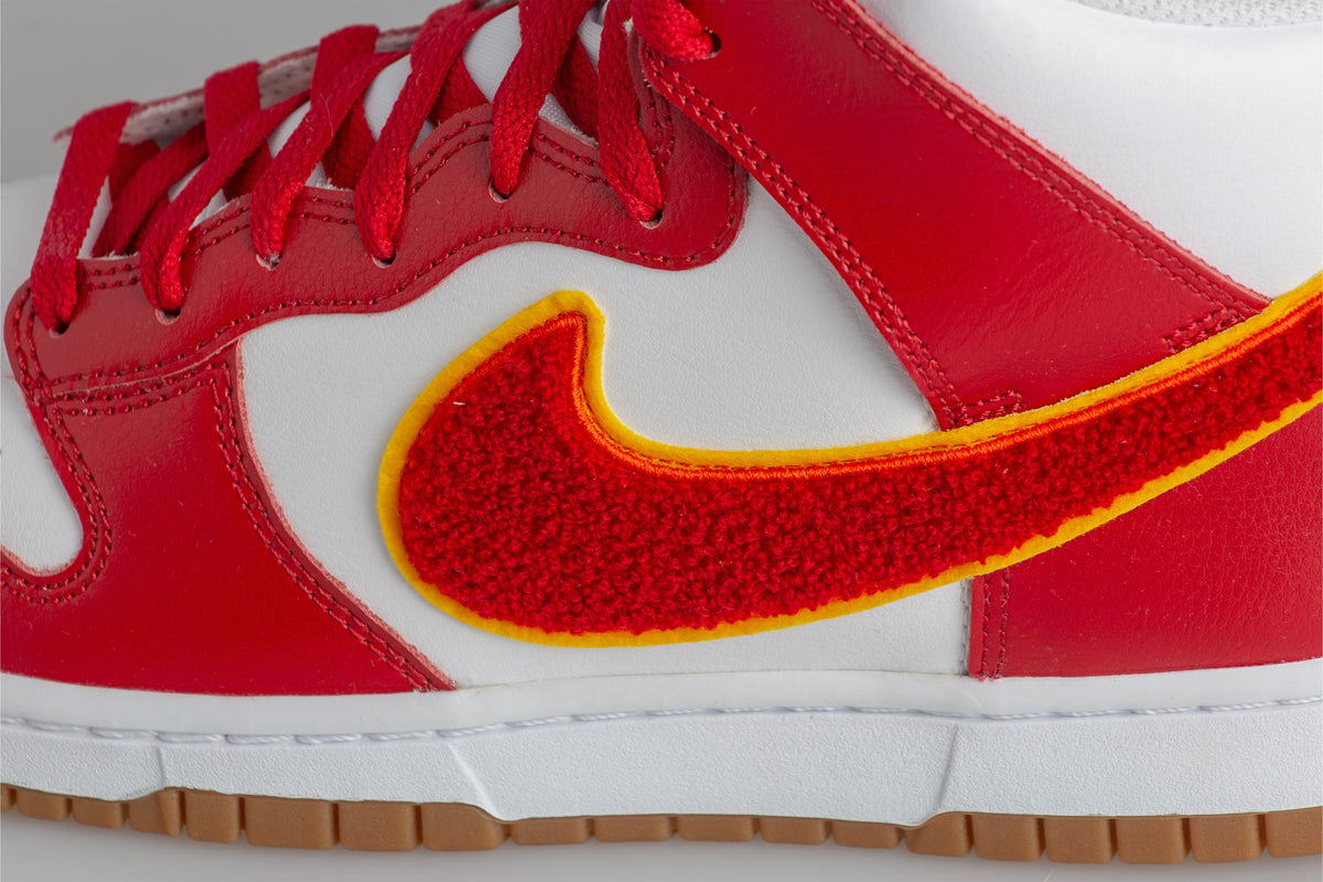 Dunk Hi Retro University