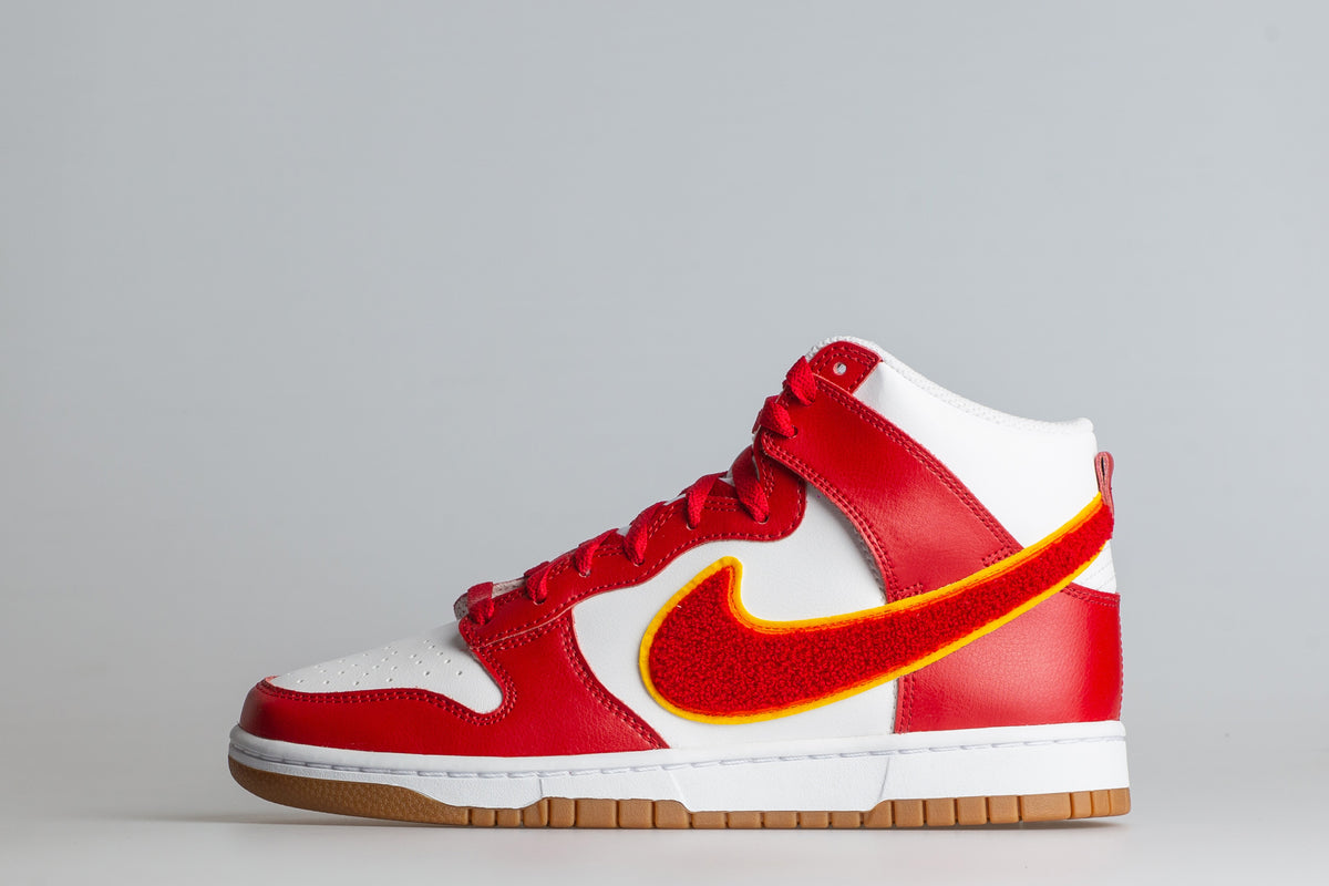 Dunk Hi Retro University