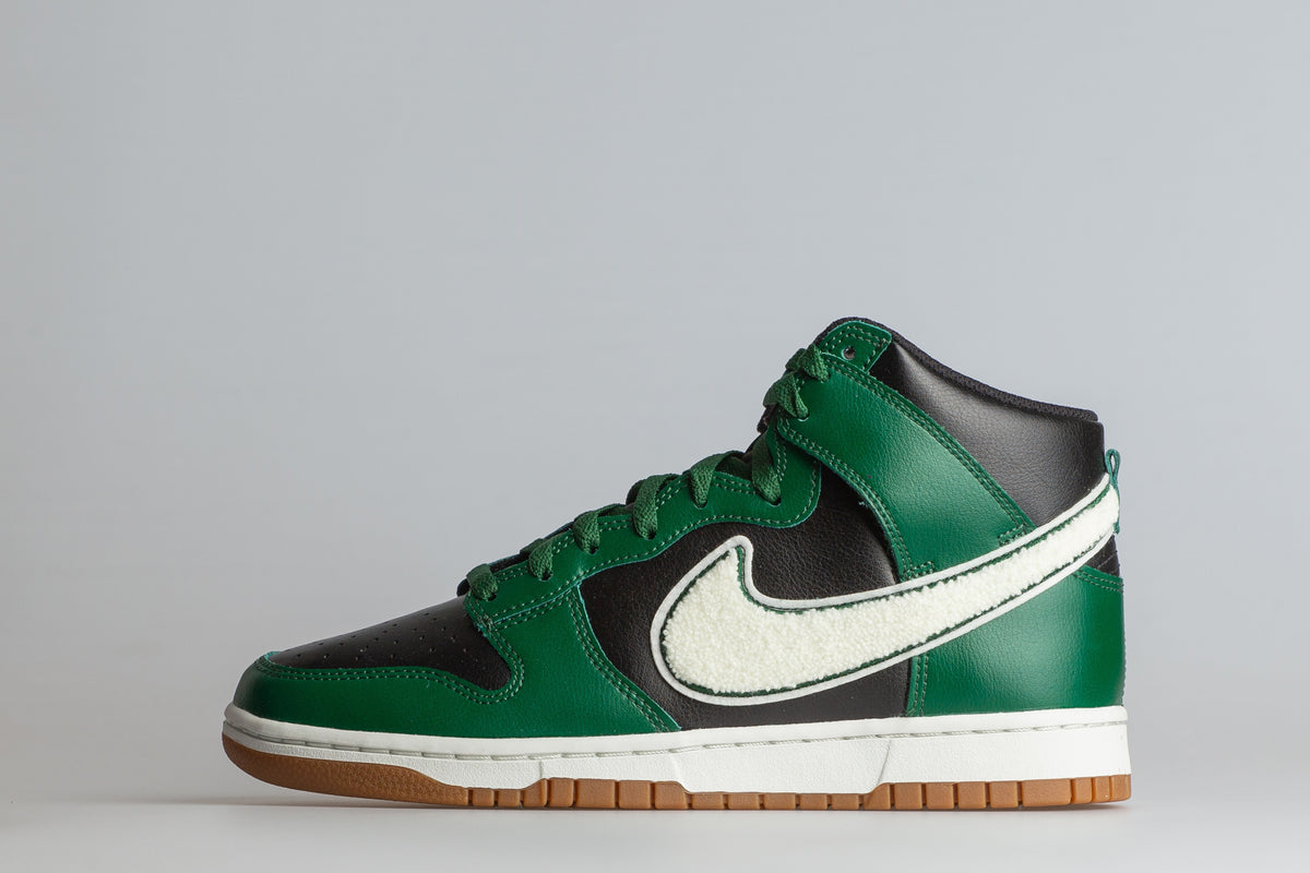 Dunk Hi Retro University